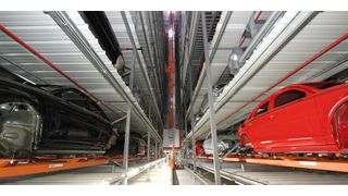 Siemens hat am ungarischen Audi-Standort Gyor ein vollautomatisiertes Hochregallager errichtet, das als zentraler Karossenpuffer eine produktionslogistische Schlüsselposition im Werk inne hat. (Bild: Audi AG)