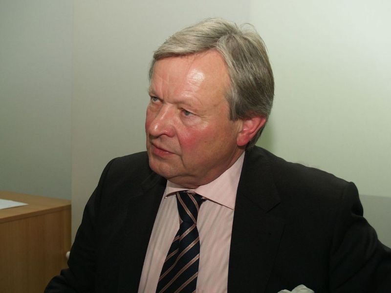 VDA-Geschäftsführer Dr. Kunibert Schmidt untermauerte die Rede seines Präsidenten mit Zahlen und Statistiken. (Archiv: Vogel Business Media)