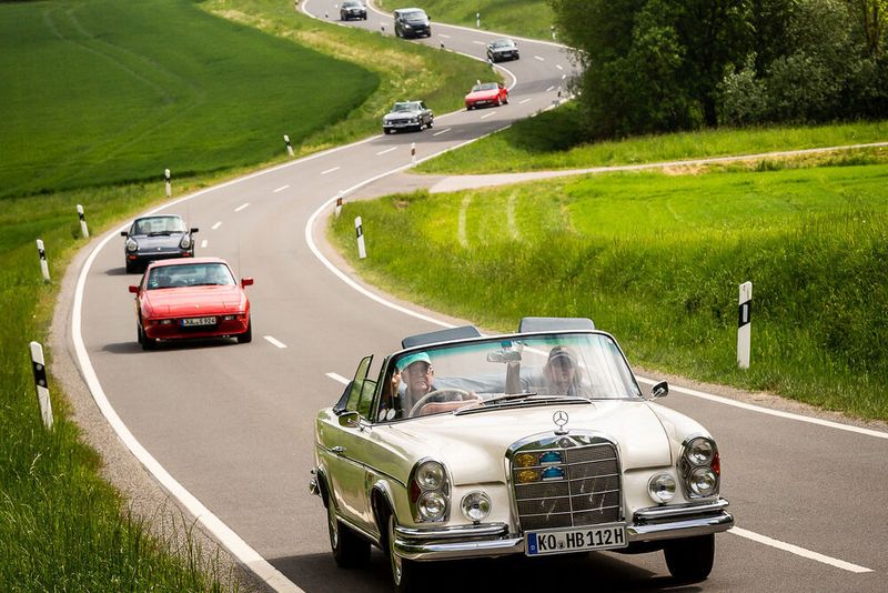 Zwar nicht als gesamte Gruppe, immerhin aber in großen Grüppchen konnten die Ausfahrtteilnehmer die Strecke genießen. (Stefan Bausewein)
