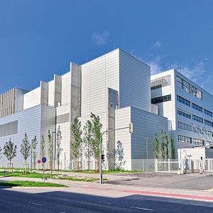 Das neue Aeroakustik- und E-Antriebs-Zentrum (AEZ) startet im Forschungs- und Innovationszentrum (FIZ) der BMW Group seinen Betrieb.(Bild:  Tom Kirkpatrick/BMW AG)