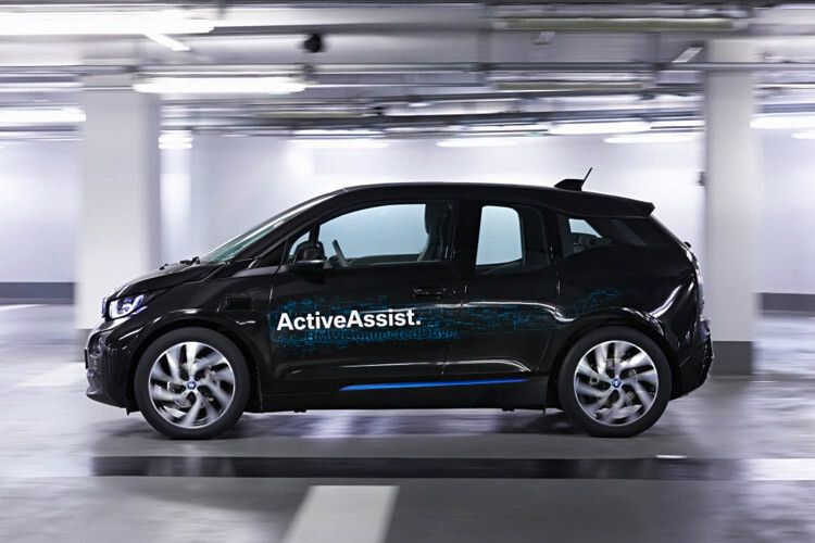 BMW präsentiert ein System, dass sich selbst seinen Parkplatz sucht. (Foto: BMW)