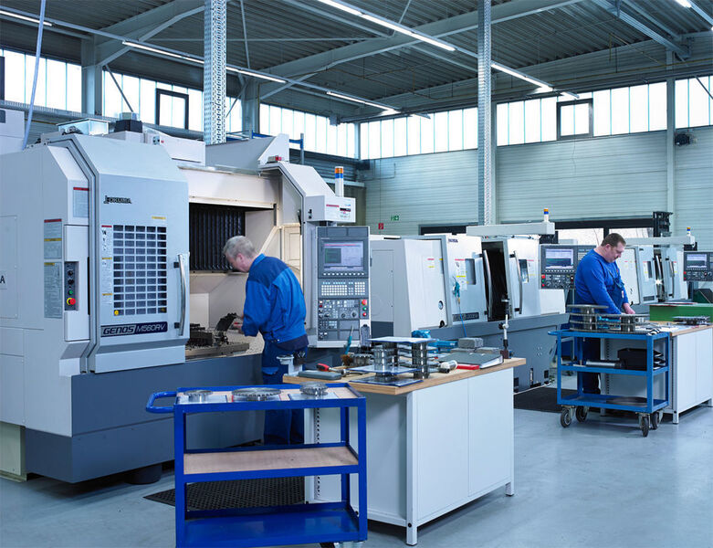 Ein Blick in die Produktionshalle für die Kettenradfertigung in Wilnsdorf. (Bild: Iwis Antriebssysteme)