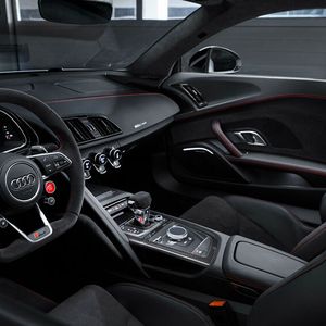 Am Lenkrad lässt sich die gewünschte Torque-Rear-Stufe einstellen.(Bild:  Audi)