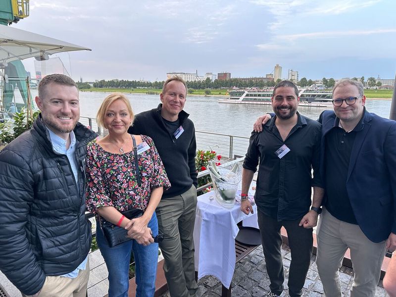 Kristina Stolze (S&K), mit (v. l.) Max Muth und Jochen Roeth (AMD), Timo Kusian (Markensturm) und Robert Schenker (Schenker). (Bild: Vogel IT-Medien GmbH)