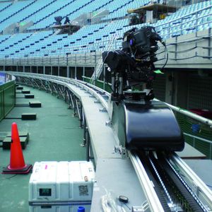 Der silberne „vector“ geht an Daniel Pfleger von Rail & Tracking Systems GmbH, Winnweiler.  Bei Geschwindigkeiten von 14 m/s, blitzschnellen Beschleunigungen und Temperaturen von oft 45 °C setzt das Unternehmen die leise igus-Energiekette „E6“ ein zur HD-TV-Übertragung bei Events