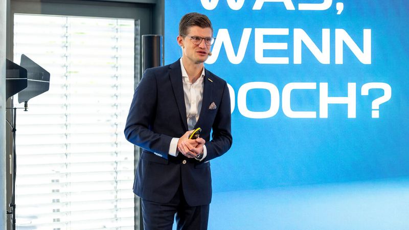 Philipp Hempel verantwortet als Executive Director Germany bei Geely Auto unter anderem den Aufbau des Händlernetzes. Der läuft nach Plan.(Bild:  Martin Meiners/Geely)