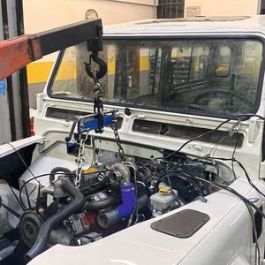 Der Land Rover Defender aus dem Jahr 1989 wurde aufwendig saniert.(Bild:  Catawiki)