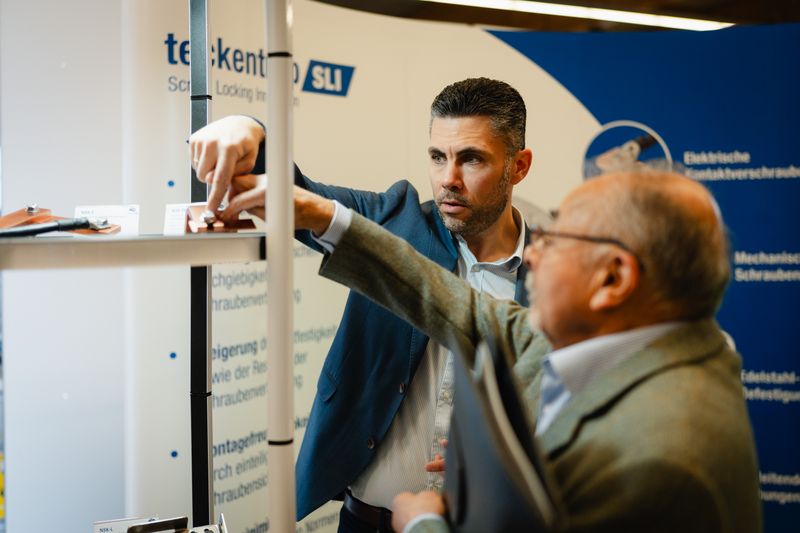 Schraubtechnik live zum Anfassen, die Schraubtec macht dies möglich. (Bild: tinografiert)