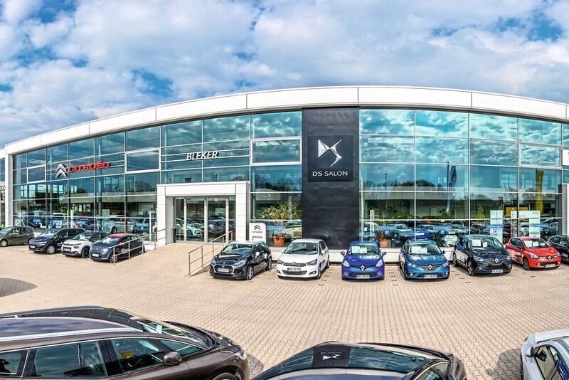 Auf einer Länge von rund 140 Metern bietet das Autoforum Münster Platz für neun Marken. (Bleker Gruppe)