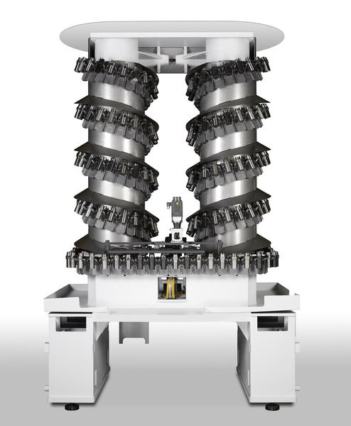 Tool Tower: Kurze Rüstzeiten durch schnellen Wechsel von bis zu 210 Werkzeugen. Das modulare Magazin, das es für 130, 170 und 210 Werkzeuge gibt, benötigt dank seiner Turmform sehr wenig Platz. (Bild: Chiron)