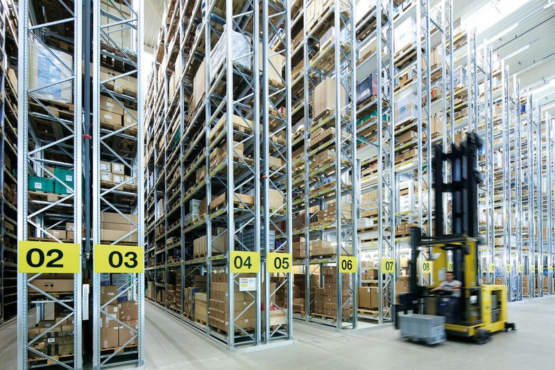 Durchdachte Logistik - das Hochregallager von Brütsch/Rüegger Tools. (Brütsch/Rüegger)