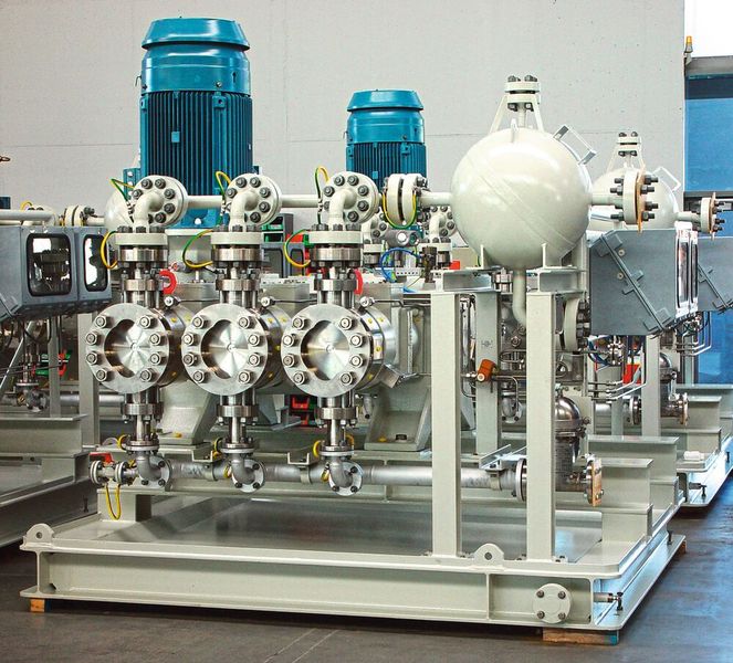 Kolben- oder Kreiselpumpen können zum Verpressen von Schwefelwasserstoff/Kohlendioxid (CCS) nur mit aufwendigen Zusatzmaßnahmen sicher betrieben werden. Mit Prozess-Membranpumpen jedoch sind diese Förderaufgaben bis zu Leistungen von 1.000 kW, bei zwei parallel laufenden Pumpen bis weit über 1.000 kW, sicher zu lösen. (Bild: Lewa)