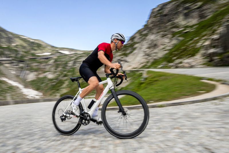 Ralph Näf, ehemaliger MTB-Profi und Teammanager, testet den Bikedrive Air Motor. (Philipp Schmidli / Maxon)