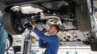 Der Besuch einer Kfz-Werkstatt kann ins Geld gehen. Viele Autonutzer haben deshalb Angst, in die Kostenfalle zu geraten. (Bild: sp-x)