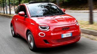 Die „Red“-Topausstattungslinie des 500 wartet mit zahlreichen roten Ex- und Interieur-Elementen auf. (Hersteller)