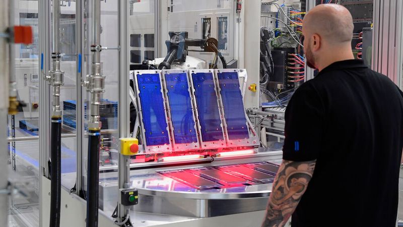 Cellcentric hat mit der Pilotfertigung von Brennstoffzellen Esslingen begonnen.(Bild:  Daimler Truck AG)