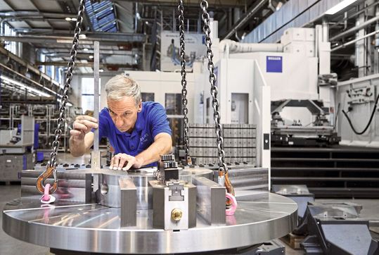 Individual customer requirements, increasing automation and digitalisation, services which accompany machine tools over their entire life cycle: simple supply chains are becoming complex value creation networks. Individual customer requirements, increasing automation and digitalisation, services which accompany machine tools over their entire life cycle: simple supply chains are becoming complex value creation networks.