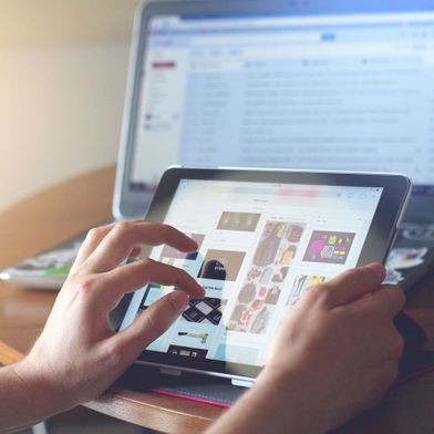 85,9 Prozent aller B2B Verkaufsprozesse beginnen digital oder überwiegend digital. Doch dieser Befund täuscht. (Bild: Unsplash)