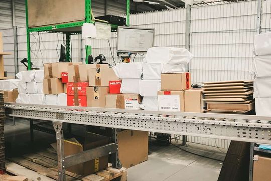 Händler schicken ihre Auslandssendungen mit unterschiedlichsten Dimensionen in das Parcel.One-Hub im hessischen Butzbach.(Quelle:  Parcel.One)