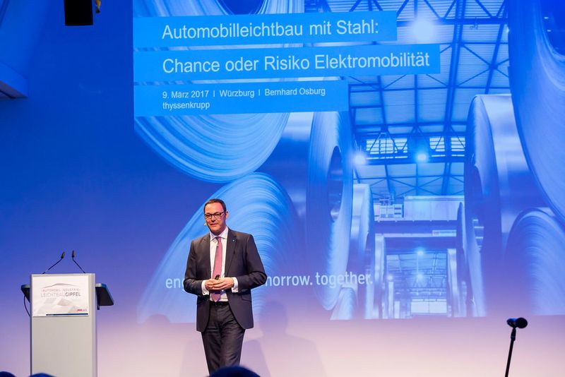 Bernhard Osburg von Thyssenkrupp referierte über Werkstoffkonzepte für die Automobilindustrie der Zukunft. (Stefan Bausewein)