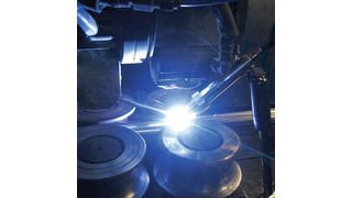 Auf Werkstoff und Laser perfekt angepasste Schutzgaslösungen haben einen erheblichen Einfluss auf das Schweißergebnis. Einbrandform, Nahtoberfläche und -qualität sowie Schweißgeschwindigkeit und Schutzgasverbrauche stehen in direktem Zusammenhang zum gewählten Schutzgas.  (Air Liquide)