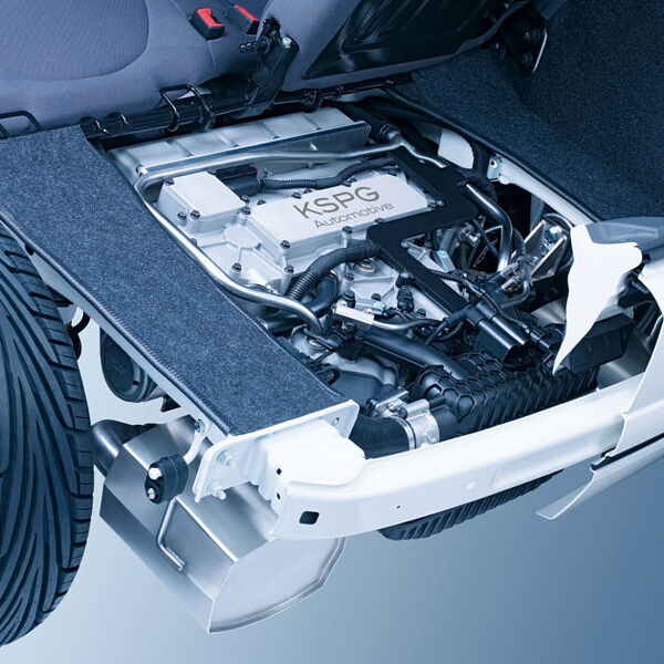 Zur IAA Nutzfahrzeuge 2012 will KSPG den Demonstrationsträger eines kompakten Range Extenders vorstellen. Das Aggregat bestreht aus einem Zweizylinder-Ottomotor in V-Bauweise mit einer Leistung von 30 kW. Das Gewicht des Motors mit Generatoren und allen zugehörigen Teilen liegt bei 60 Kilogramm. (KSPG)