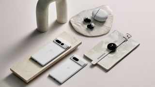 Google hat die neue Pixel-Familie bestehend aus Pixel Watch und den neuen Smartphones Pixel 7 und Pixel 7 Pro vorgestellt. (Bild: Google)