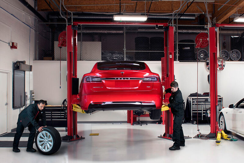 Zum einen seien Teslas Service-Center vier Mal schneller als herkömmliche Werkstätten. (Tesla)