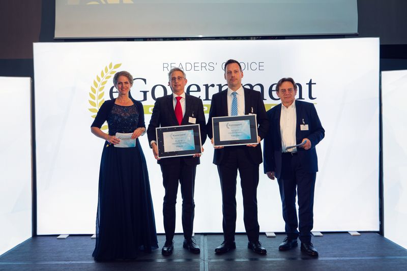 Die Gewinner der Kategorie  IT-Dienstleister & Rechenzentren: Publicplan (Silber Award) und ITZBund (Platin Award). Der Gold Award ging an Dataport und wurde in Abwesenheit vergeben (offenblen.de )