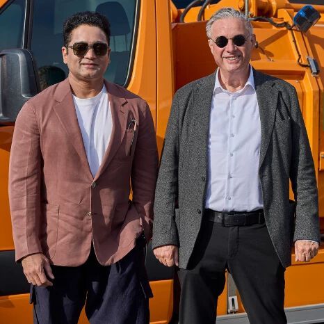 Robert Orten Geschäftsführer ORTEN Gruppe (re.) mit Subodh Menon, Gründer Trentar Mobility GmbH und Trentar Group.(Bild:  Orten)