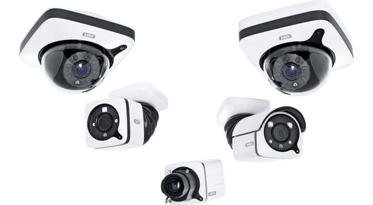 Red Dot Award 2015 - IP-Kameraserie von Hersteller ABUS Security-Center: Die IP-Kameraserie bietet mit ihren fünf Bauarten und neun Modellen zahlreiche Anwendungsmöglichkeiten. Die Geräte überzeugen durch ein optimales Verhältnis zwischen Bildauflösung und beanspruchter Bandbreite sowie eine hohe Bildnutzbarkeit. Darüber hinaus sind sie kompatibel mit bereits bestehenden Videoüberwachungsanlagen und einfach zu installieren und zu konfigurieren. Integrierte Halterungen und verdeckte Kabelführungen sind Teil eines stringenten, funktionalen Designs, das die gesamte Serie auszeichnet. (Bild: Red Dot)