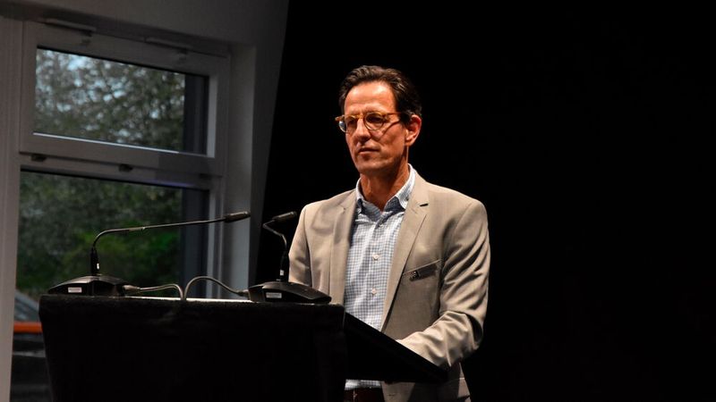 Geschäftsführer Joachim Ersing begrüßte die Gäste bei der feierlichen Eröffnung. (Bild: Simon – VCG)