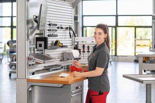 Die Item  Industrie- technik GmbH untersuchte  in ihrer neuesten Studie,  wie ergonomisch Unternehmen  in der manuellen Produktion  arbeiten.(Bild:  Item)