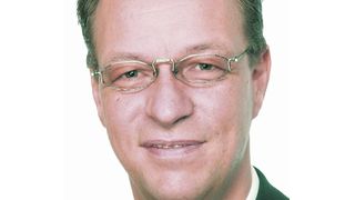 Hans-Jürgen Pelzers, Gesamtvertriebsleiter Erodiersysteme der Mitsubishi Electric Europe B.V. in Ratingen: „Von Handling-Systemen bis hin zu drahterosiven Produktionsanlagen bieten wir alles aus einer Hand an.“ (Archiv: Vogel Business Media)