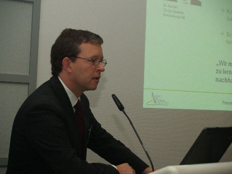 Dr. Tim Veil, Vorstand der Car-Garantie: „Die Studie stellt vor allem praxistaugliche Maßnahmen vor, die das Gebrauchtwagengeschäft nachhaltig fördern sollen.“ (Archiv: Vogel Business Media)