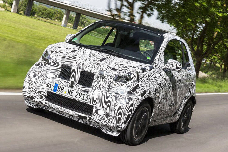 Kooperation Daimler/Renault: Der neue Smart Fortwo wartet neben seinen technischen Finessen (Doppelkupplung und Fahrerassistenzsysteme) mit einem größeren Platztangebot und verbesserten Fahreigenschaften auf. (Foto: Daimler)