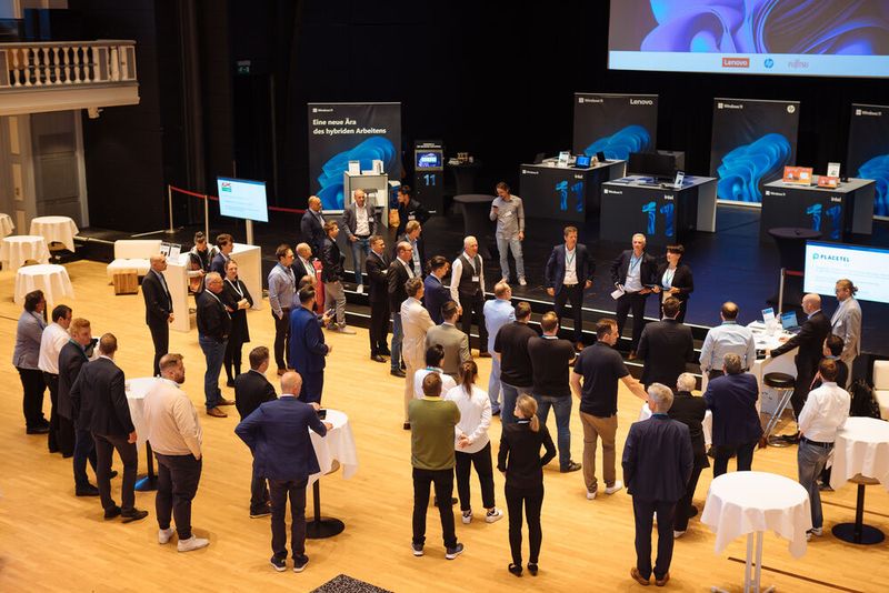 Kurz vor Veranstaltungsbeginn: Das Briefing für die Sponsoren-Partner in großer Runde. (Bild: Astrid Piethan Fotografie)