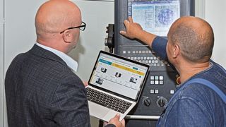 An Smartblick können CNC-Maschinen aller Hersteller, Baujahre und Steuerungen angeschlossen werden. (Perschmann)