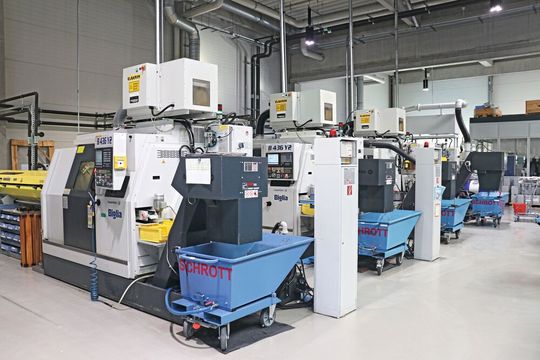 Die Biglia-Drehmaschinen bei Procon sind mit einer Öl-Hochdruck- und Filteranlage sowie elektrostatischer Absaugung für den Ölnebel und einer Feuerlöschanlage ausgestattet.(Bild:  Teamtec)