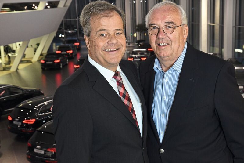 Die Auto-Wichert-Geschäftsführer Bernd Glathe und Bernd Kußmaul treiben ihre Expansionspläne voran. (Martin Brinckmann)