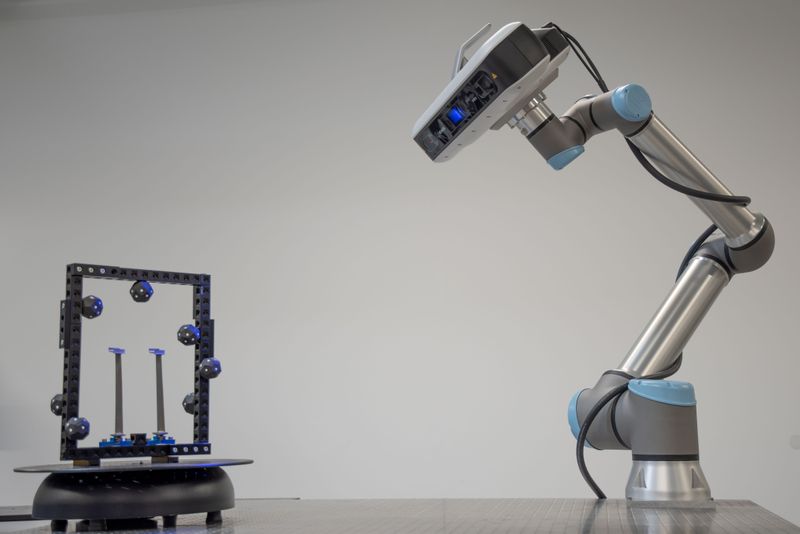 Der VR800 verwendet vier 20-MP-Kameras in einer Dual-Stereo-Anordnung für einen größeren Bereich an Messvolumen.  (Bild: Hexagon)