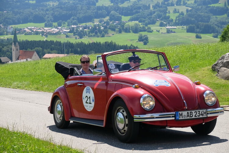 Sie gingen mit ihrem VW Käfer Cabrio, Baujahr 1969, ins Rennen. (Holger Zietz)