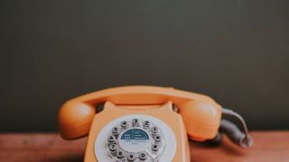 Ziel der B2B-Kommunikation ist es, einen Meinungsbildungsprozess beim Kunden aufzubauen und diesen dabei vom Produkt oder der Leistung zu überzeugen. (gemeinfrei)