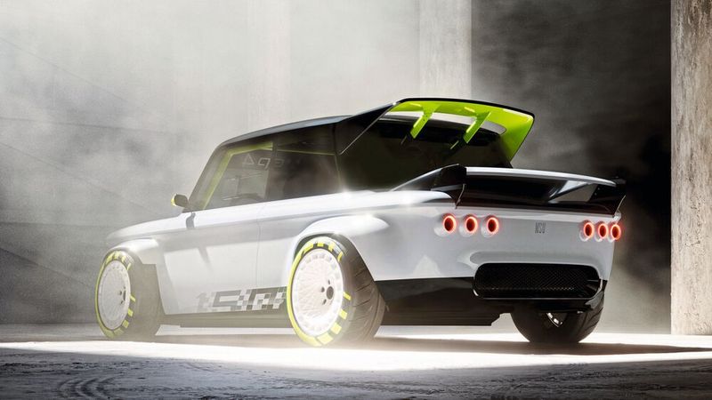 Im Heck des „Elektroprinzen“, wo früher ein Zweizylinder-Benziner mit 30 PS (22 kW) seine Arbeit verrichtete, findet sich nun eine E-Maschine mit 240 PS (176 kW). Sie stammt aus einem Audi E-Tron von 2020. Gespeist wird die Maschine von einer Batterie aus dem Plug-in-Hybrid Audi Q7 TFSI E Quattro.  (Bild: Audi AG)