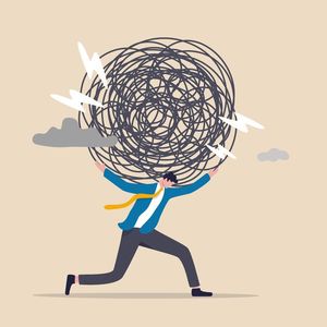 „Wie dringlich ist es?“ Oft entsteht Druck durch das Gefühl, zu viele Aufgaben gleichzeitig erledigen zu müssen. Um die Situation zu entschärfen, ist es hilfreich, die Aufgaben in „Häppchen“ einzuteilen. Dafür priorisieren Sie Ihre Aufgaben nach Dringlichkeit und Wichtigkeit. Die wichtigsten Aufgaben werden zu Beginn abgearbeitet, der Rest im Anschluss. Auf diese Weise kann der Stress reduziert werden. (Bild:  Nuthawut)