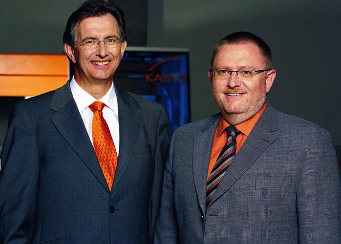 Seit 20 Jahren und mittlerweile in der fünften Generation führen die Cousins Dipl.-Ing. Betriebswirt VWA Armin Stolzer (links) und Dipl.-Ing. Hans-Jürgen Stolzer die Kasto Maschinenbau GmbH & Co. KG in Achern. (Archiv: Vogel Business Media)