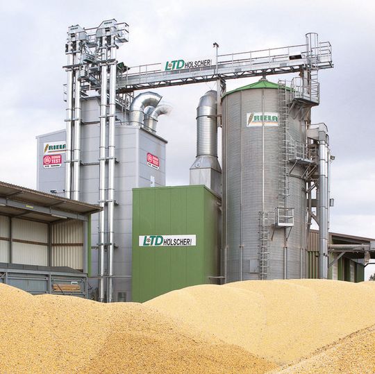 Die Feuchtemessung Litronic FMS wird bei Nutzern von Riela-Siloanlagen (hier im Bild bei Hölscher in Schapen) beispielsweise für die Steuerung der Maistrocknung eingesetzt. Die Feuchtemessung Litronic FMS wird bei Nutzern von Riela-Siloanlagen (hier im Bild bei Hölscher in Schapen) beispielsweise für die Steuerung der Maistrocknung eingesetzt.