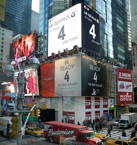 LG konterte mit einem Camouflage-Motiv direkt am Times Square in New York das Marketing des Konkurrenten. (Bild: LG)