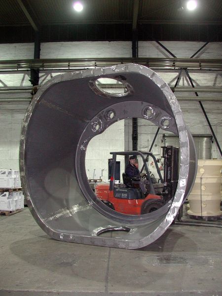 Nabenadapter, Abmessungen 4020 mm x 3800 mm x 2500 mm, Stückgewicht 15.000  kg, Werkstoff: EN-GJS-400-18U-LT  nach DIN EN 1563. (Bild: Meuselwitz-Guss)