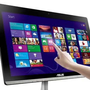 Der Standfuß lässt eine Display-Neigung von 25 Grad zu, was der Touch-Funktion des Topmodells zugute kommt.